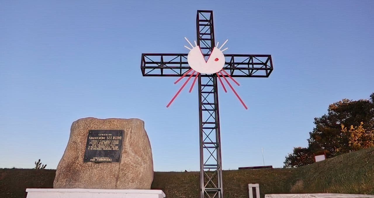 Głaz poświęconym Generałowi Nikodemowi Sulikowi_1.jpg