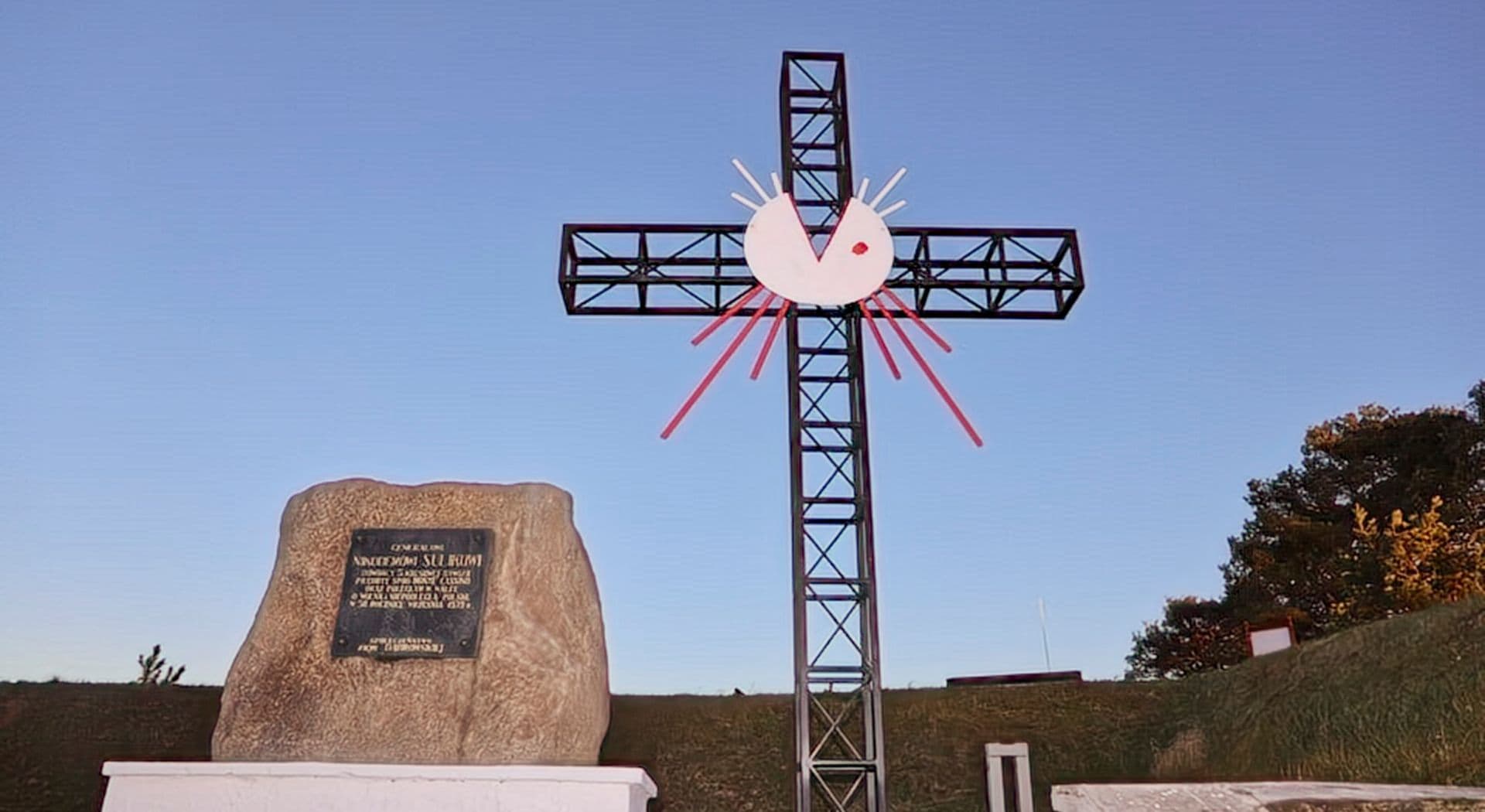 Głaz poświęconym Generałowi Nikodemowi Sulikowi_1.jpg