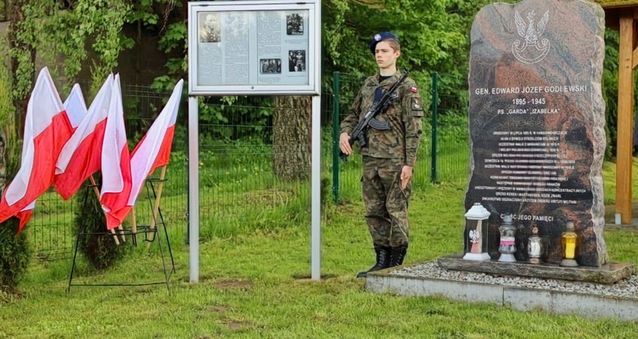 Pomnik Generała Edwarda Józefa Godlewskiego.jpg